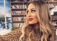Βουλγαράκη: Τους άφησε όλους άφωνους με το κίτρινο μαγιό της στο Πήλιο