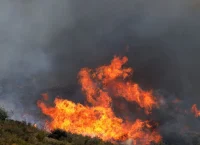Νέα αντιπολιτευτική γραμμή πάνω στις φωτιές