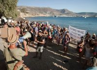 Greek “Towel movement”: Sunbeds vanish one after another from Naxos – Reactions are spreading to Halkidiki Greek “Towel movement”: Sunbeds vanish one after another from Naxos – Reactions are spreading to Halkidiki