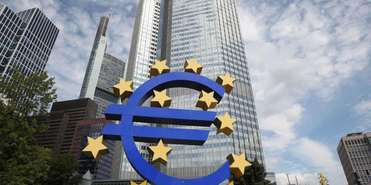 ΕΚΤ: Επανέρχεται υπέρ της νομισματικής σύσφιξης
