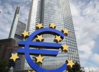 ΕΚΤ: Επανέρχεται υπέρ της νομισματικής σύσφιξης