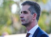 Στη Χειμάρρα επίσκεψη με τον Φρέντη Μπελέρη ο Κώστας Μπακογιάννης