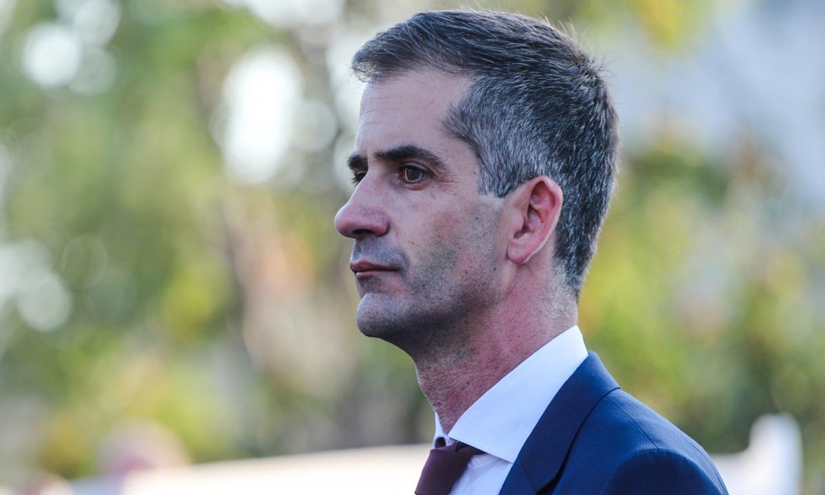 Στη Χειμάρρα επίσκεψη με τον Φρέντη Μπελέρη ο Κώστας Μπακογιάννης