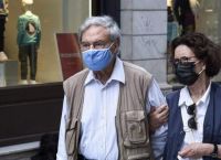 Επιστρέφει η μάσκα; Επιστρέφει η μάσκα;