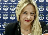 Μελόνι: Μετά τις τράπεζες, βάλλει κατά των αεροπορικών εταιρειών
