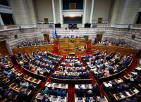 Σφοδρή πολιτική αντιπαράθεση στις φλόγες