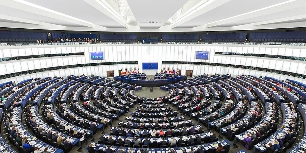 Ευρωβουλευτές: Αυστηρότεροι κανόνες διαφάνειας μετά το Qatargate