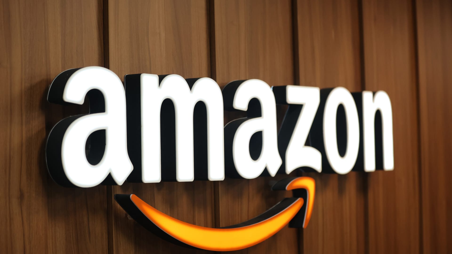 «Κόφτη» στους συγγραφείς βάζει η Amazon, υπό τον φόβο της… τεχνητής νοημοσύνης