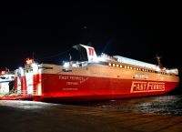 Ραφήνα: Έδεσε στο λιμάνι το «Fast Ferries Andros» – Τέλος στην ταλαιπωρία για 731 επιβάτες [vid]