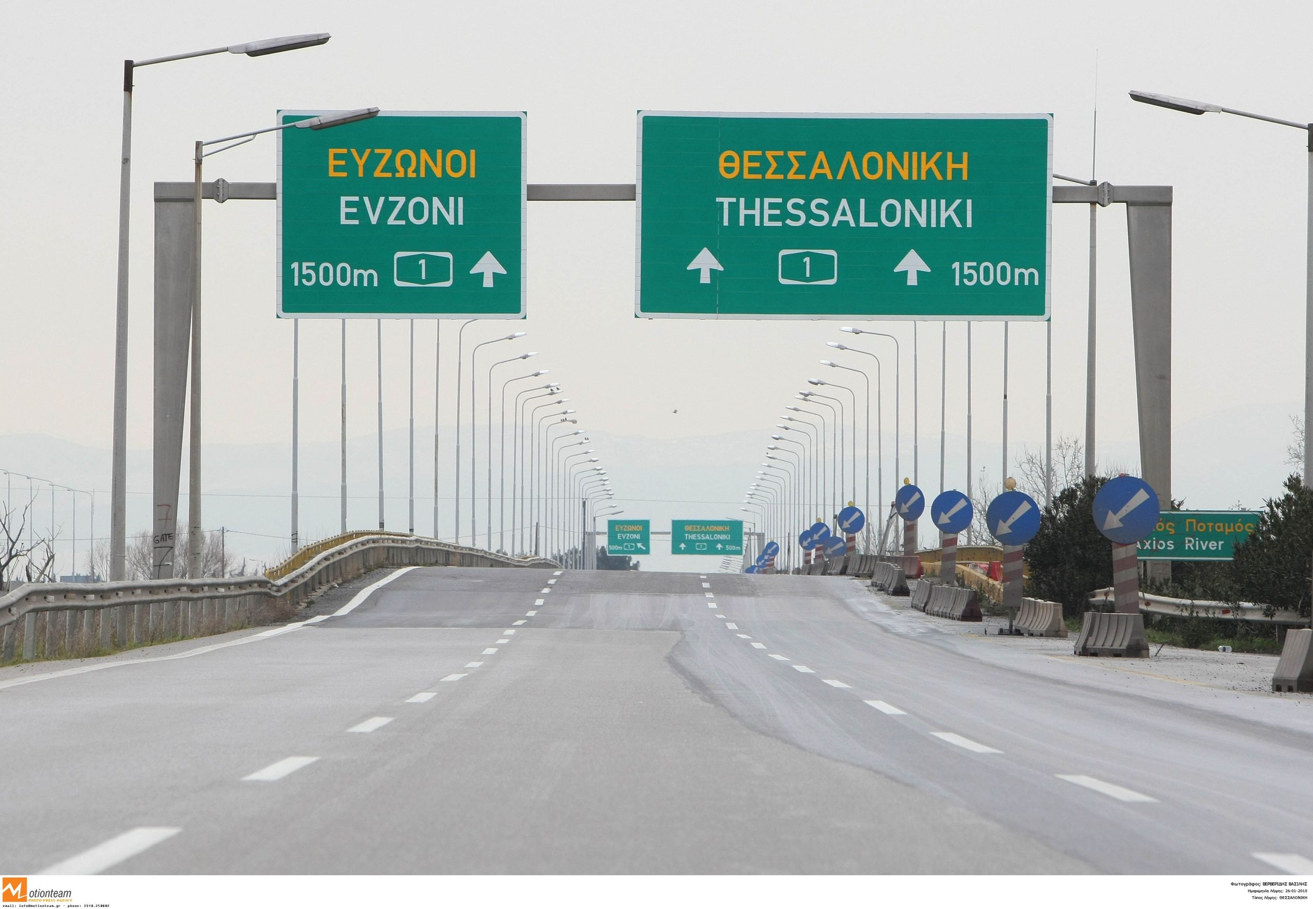 Ο Πηνειός κρατά κλειστή την εθνική οδό Αθηνών – Θεσσαλονίκης [vid]