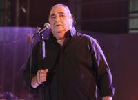 Βασίλης Καρράς: «Παλεύει ο Θεός είναι μεγάλος» λέει ο αδερφός του για την κατάσταση της υγείας του