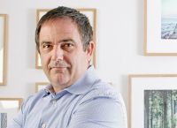 Ο δισεκατομμυριούχους Shlomo Kramer “τριτώνει” τις εισηγμένες του