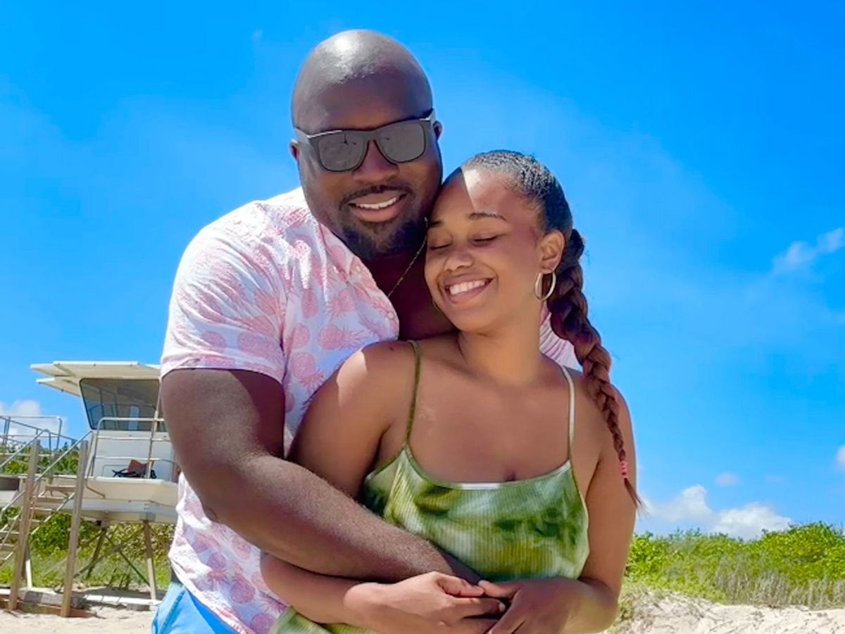 ΗΠΑ: 30χρονη εκτός από τα τρία παιδιά της θηλάζει και τον άντρα της [vid]