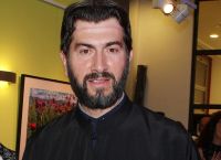 Στο εδώλιο σήμερα ο πατέρας Αντώνιος – Κατηγορείται για σωματική βλάβη σε βάρος παιδιών [vid]
