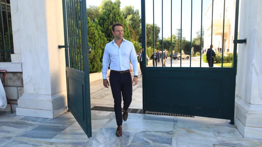 «Πέρασε το σχολείο ΑμεΑ για… γυμναστήριο» – Κράξιμο στον Κασσελάκη από το Twitter για το «παρκούρ»