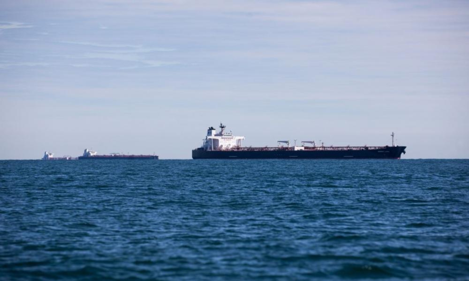 Bloomberg: «Σκιώδης» μεταφορά ρωσικού πετρελαίου από τάνκερ κοντά στην Ελλάδα