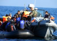 Επιχείρηση διάσωσης 60 μεταναστών σε δύσβατο σημείο στη Σητεία