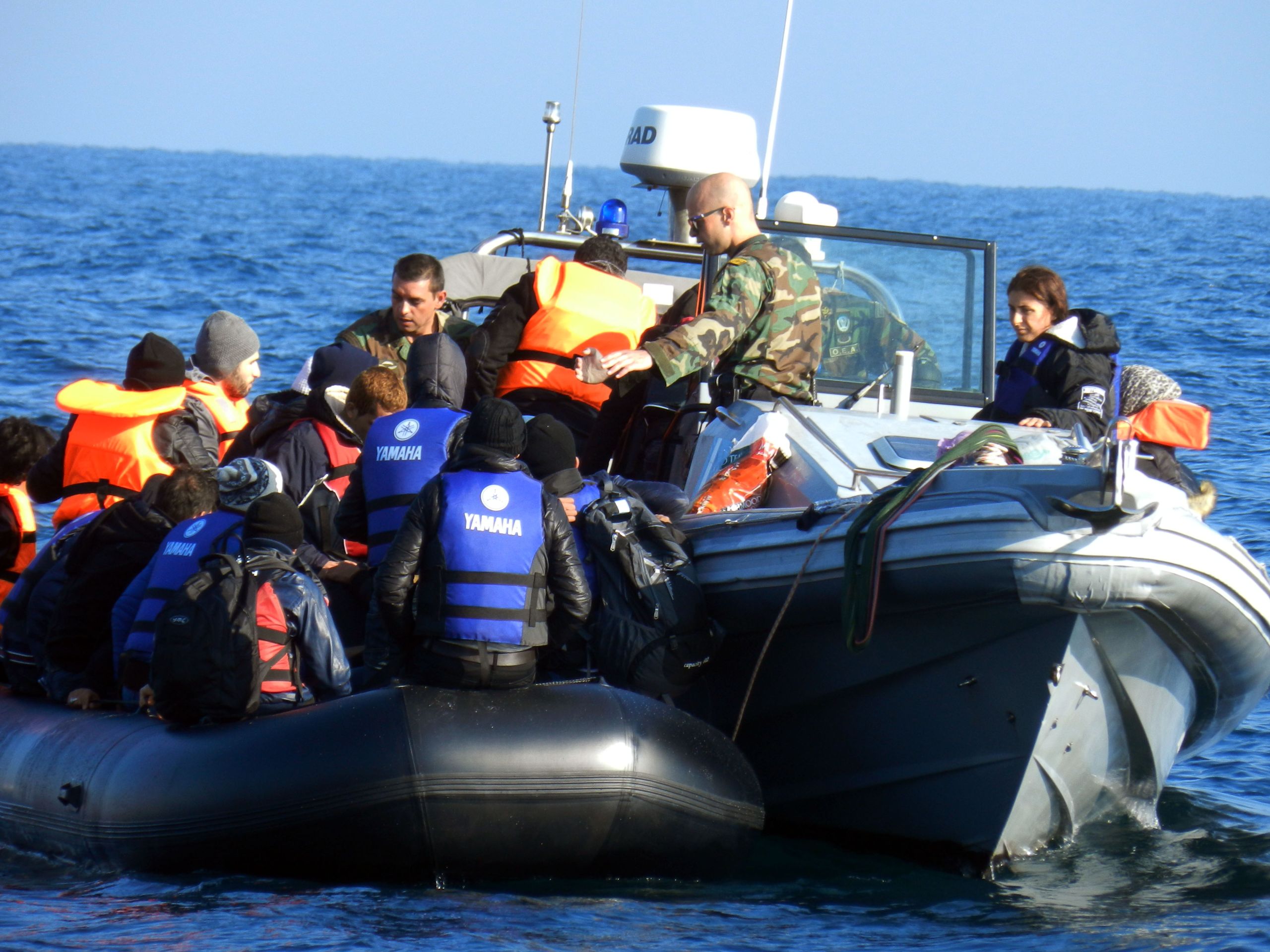 Επιχείρηση διάσωσης 60 μεταναστών σε δύσβατο σημείο στη Σητεία