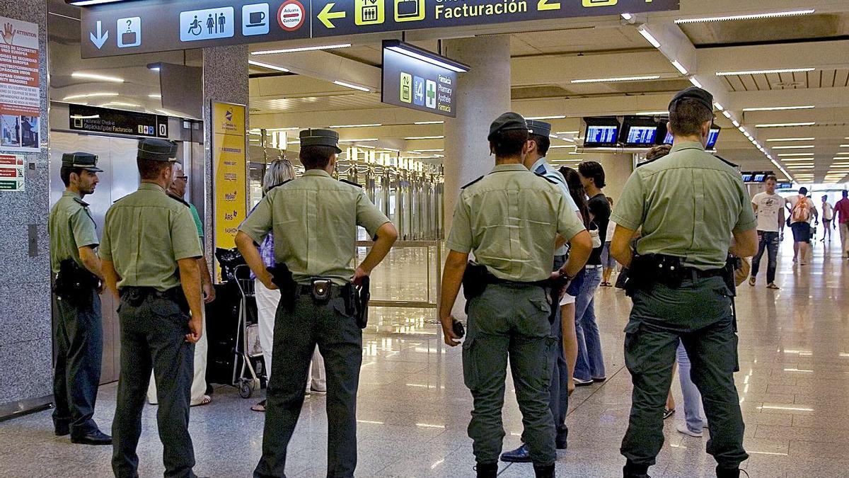 Ισπανός τουρίστας έχασε την πτήση του και έσπασε όλο το αεροδρόμιο [vid]