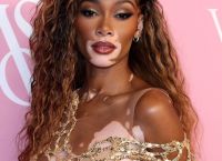 Winnie Harlow: Μας ξεναγεί στην λαμπερή κατοικία της στο Hollywood