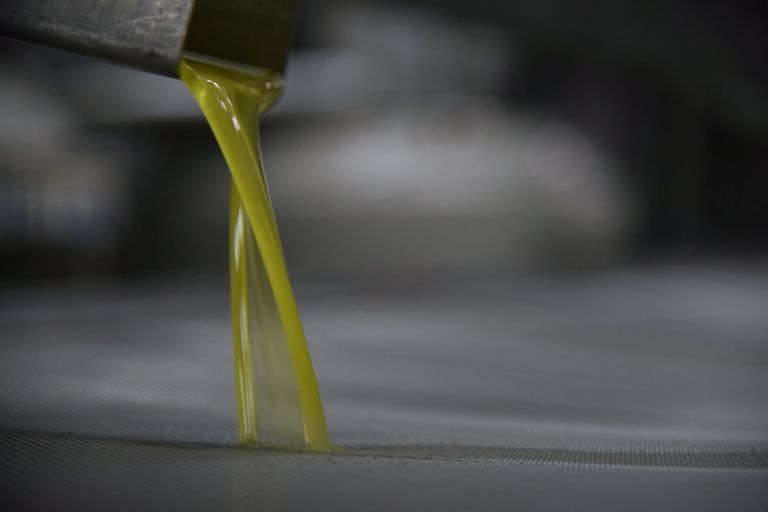 Ελαιόλαδο: Ντόμινο προβλημάτων φέρνει η αύξηση τιμών [vid]