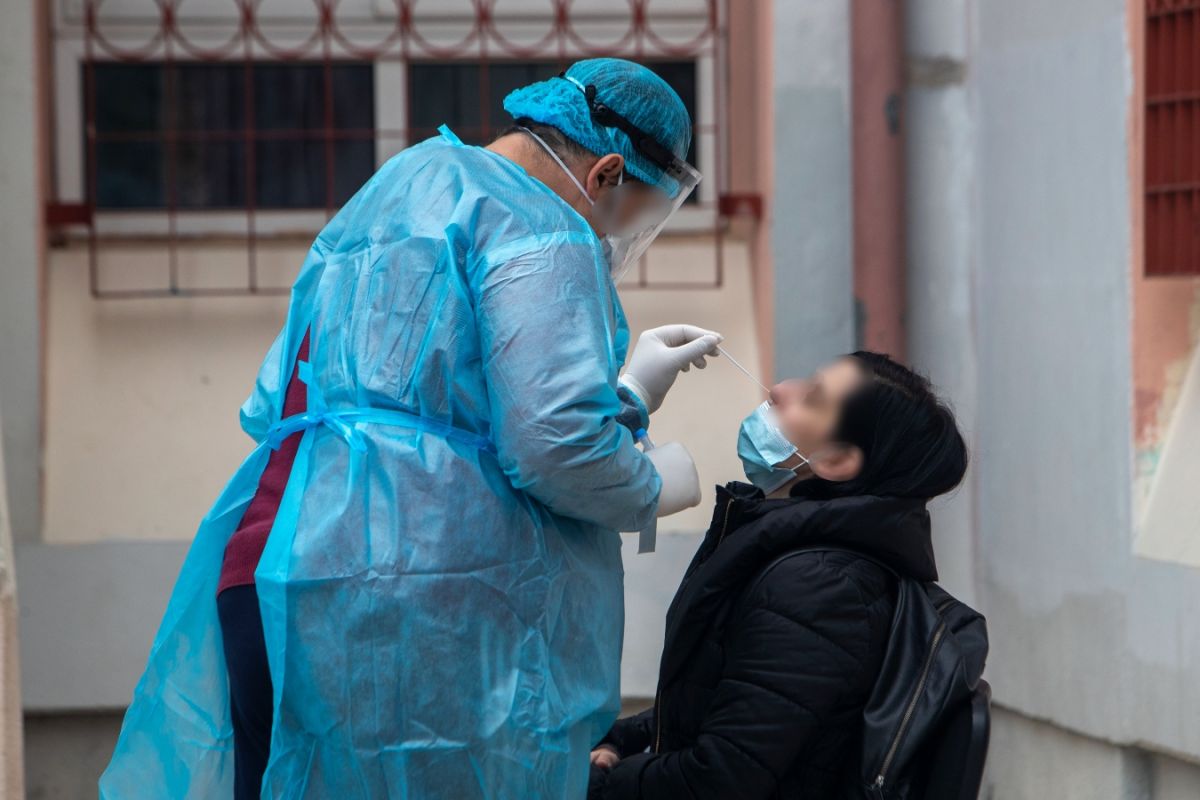Προειδοποίηση Τζανάκη για τον χειμώνα: Τριπλή επίθεση γρίπης, κορονοϊού και RSV