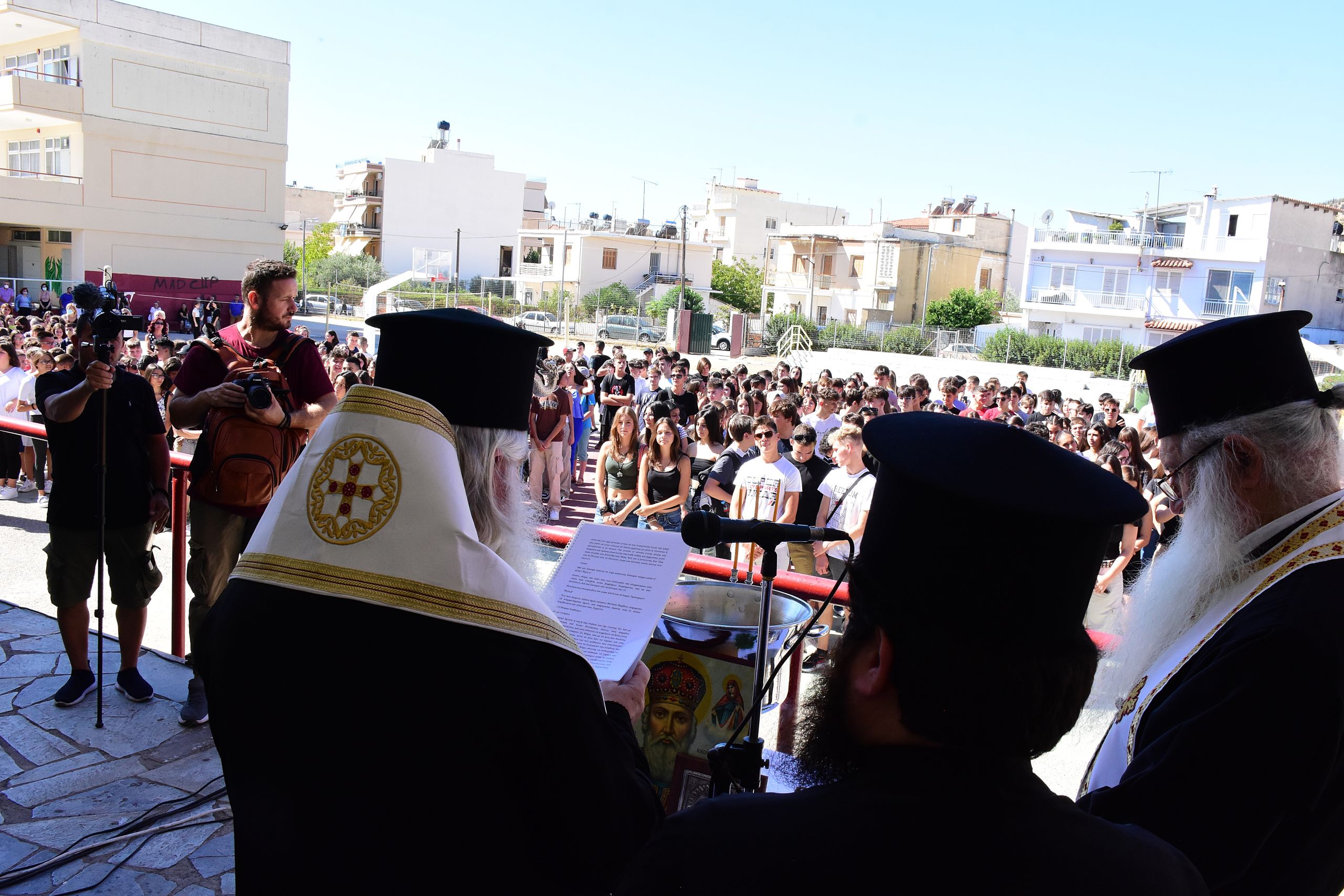 Ανοίγουν σήμερα τα σχολεία – Εκτός Θεσσαλίας –  Όσα πρέπει να ξέρουν γονείς και μαθητές [vid]