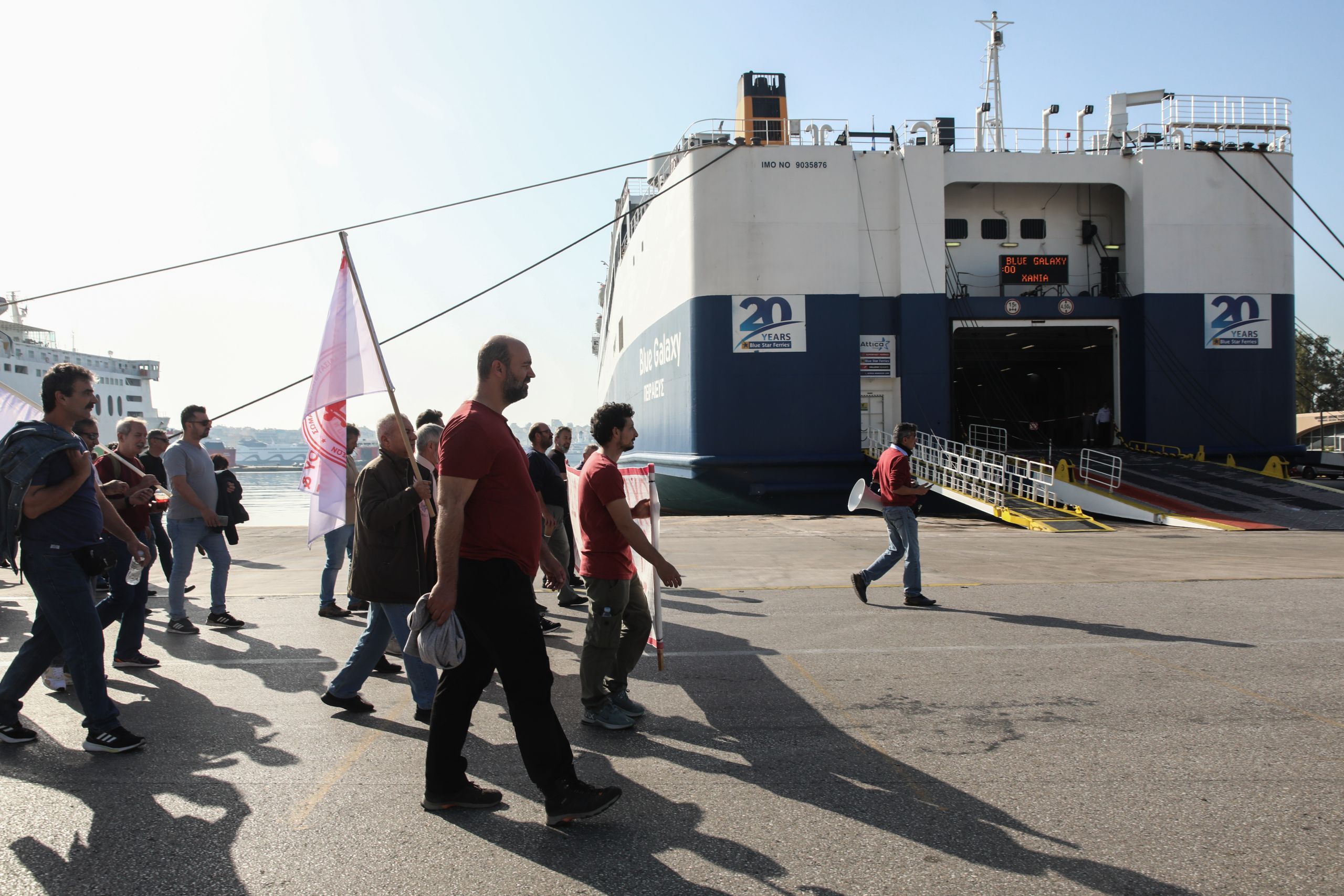Εικοσιτετράωρη απεργία της ΠΝΟ – Δεμένα τα πλοία στα λιμάνια για τον θάνατο του 36χρονου Αντώνη [vid]