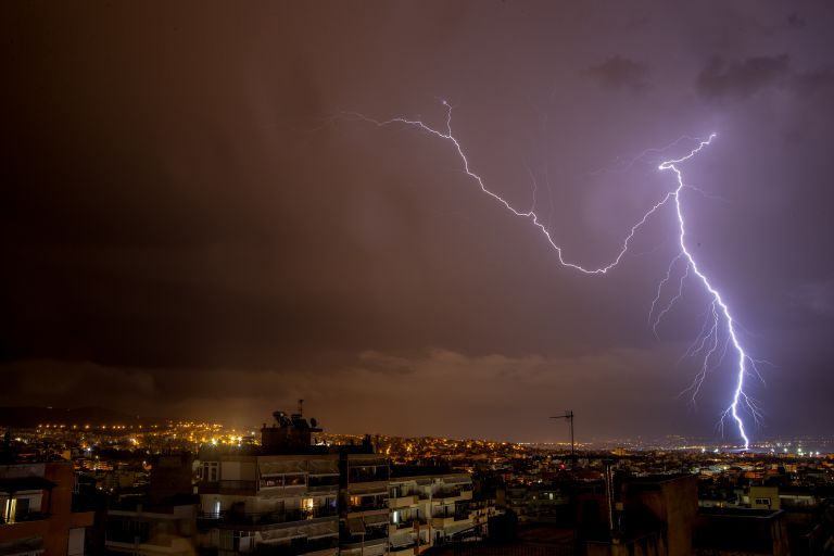 Καιρός: Ζεστός μέχρι την Κυριακή – Έρχεται νέα επικίνδυνη κακοκαιρία τέλη Σεπτέμβρη
