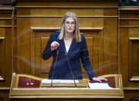 Δώρα Αυγέρη εναντίον Νίκου Φίλη: Κάποιοι αντιπολιτεύονταν τον Τσίπρα και επιμένουν στον ίδιο χαβά