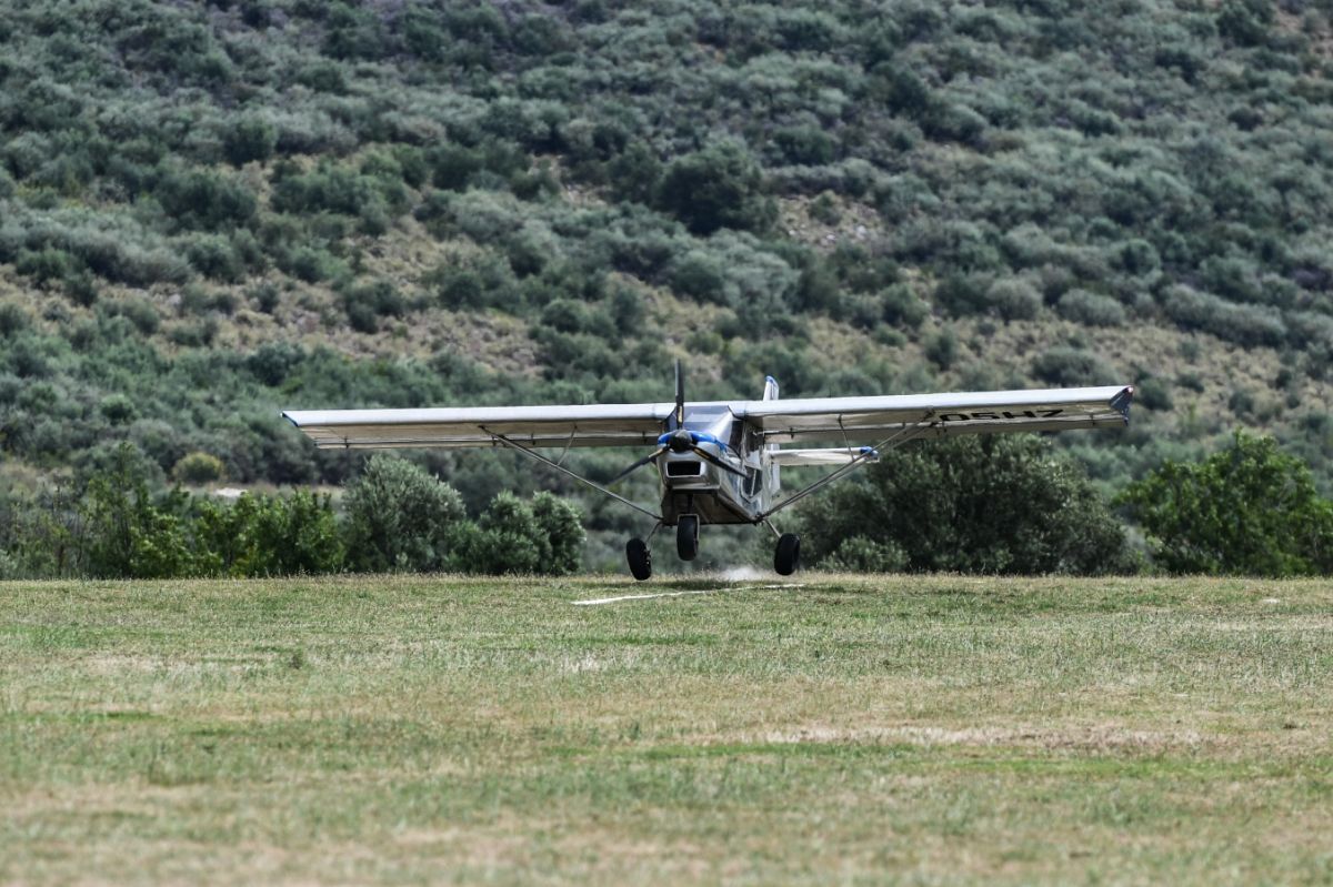 Επεσε μονοκινητήριο αεροσκάφος στην Αερολέσχη Θηβών -Χωρίς τις αισθήσεις του ο πιλότος [vid]
