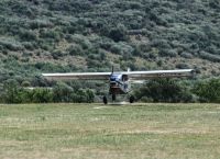 Επεσε μονοκινητήριο αεροσκάφος στην Αερολέσχη Θηβών -Χωρίς τις αισθήσεις του ο πιλότος [vid]