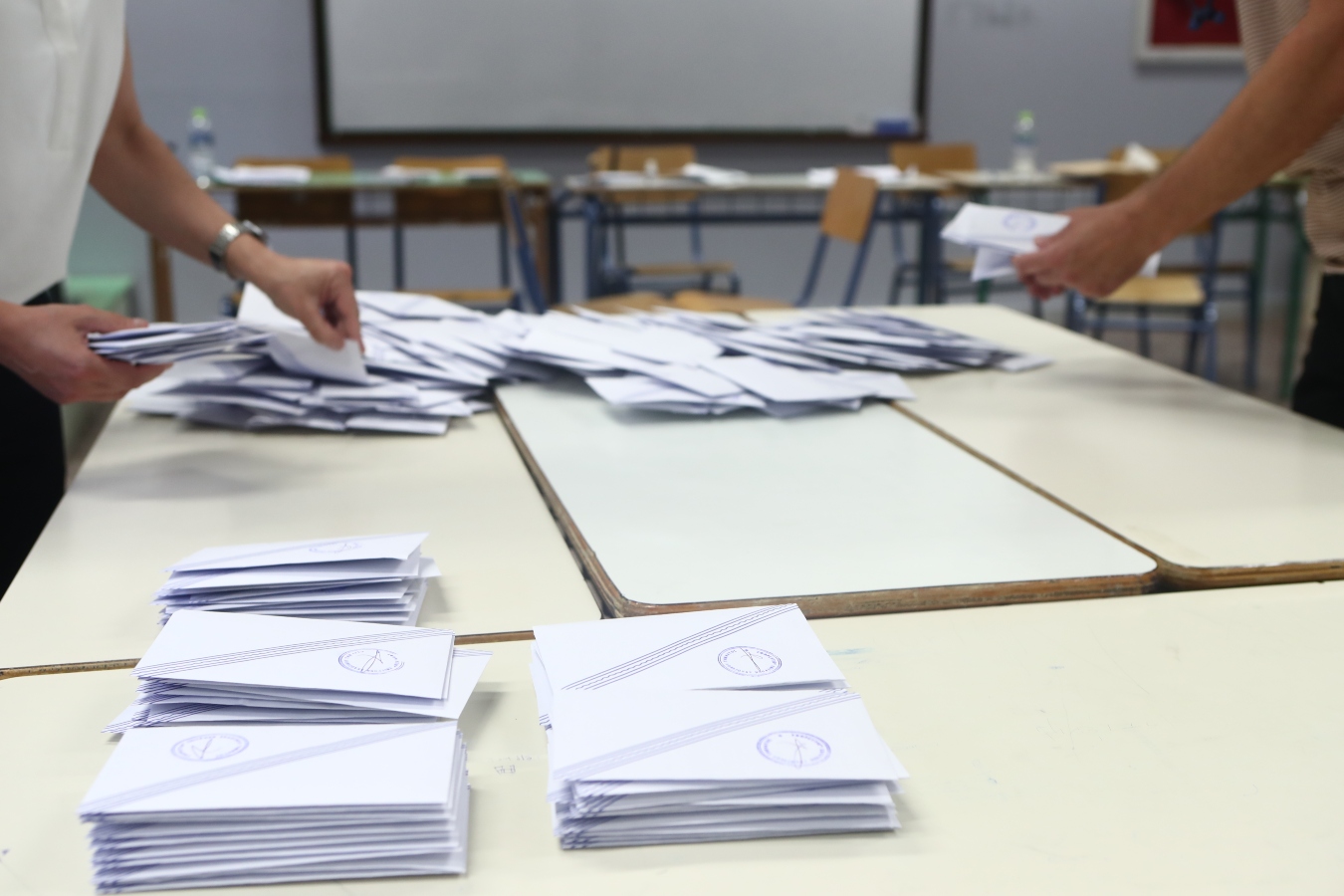 Δημοσκόπηση Opinion Poll: ΝΔ 39,1%, ΣΥΡΙΖΑ 17,3% – 7 στους 10 βλέπουν διάσπαση [vid]
