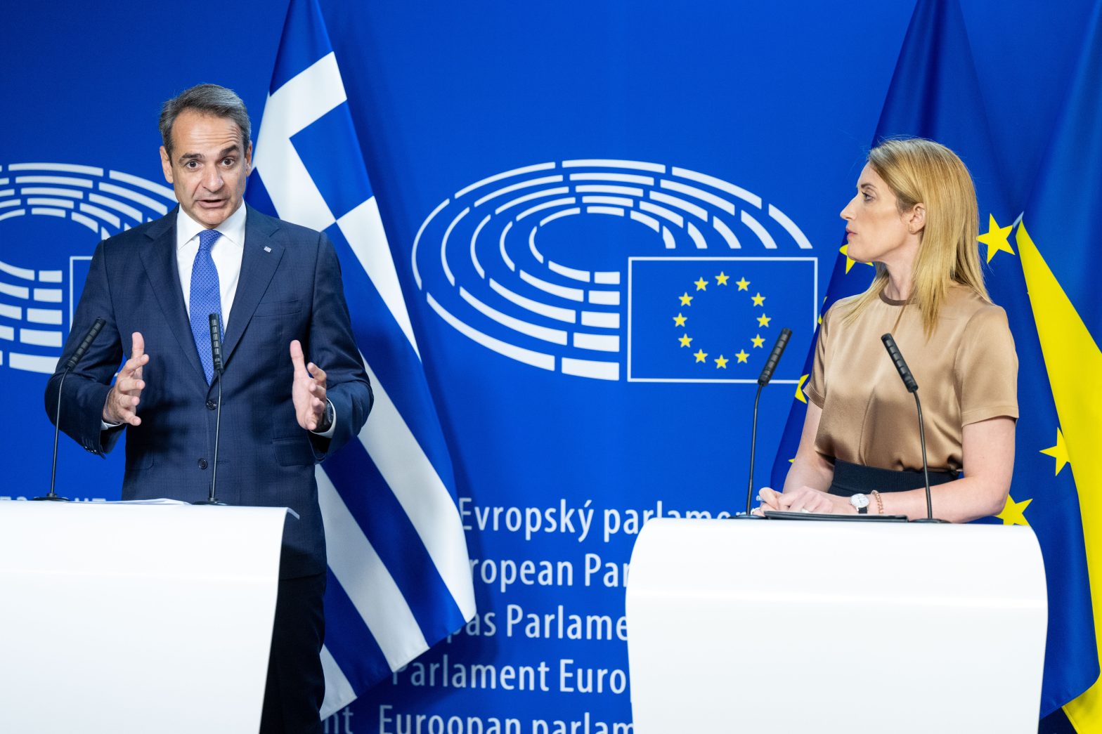PM Mitsotakis meeting with EU officials in Strasbourg on Tuesday over emergency aid