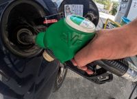 Έσπασε το φράγμα των 2 ευρώ ανά λίτρο η τιμή της βενζίνης [vid]