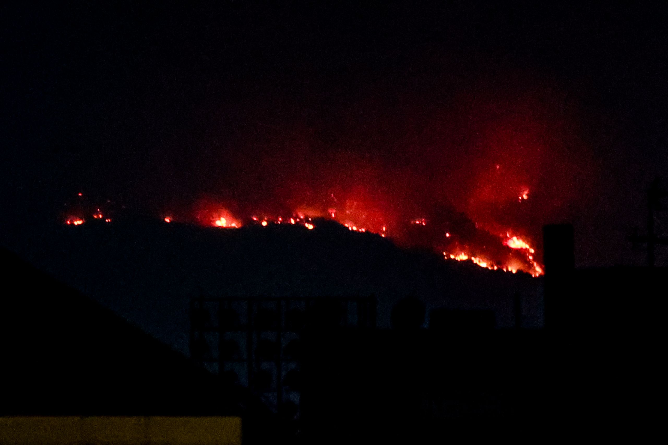 Σκάλα Κεφαλονιάς: Φωτιά κοντά σε οικισμό [pic]