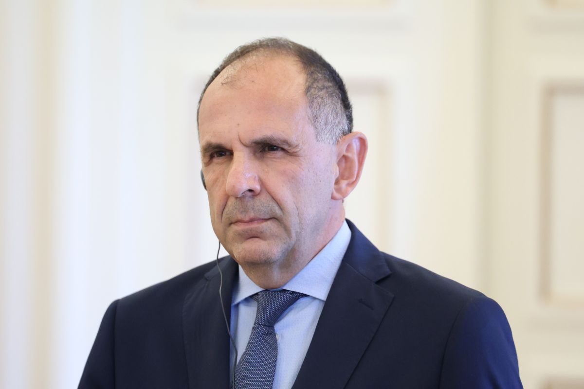 FM Gerapetritis meets with British FM Cameron over disagreement on Parthenon Sculptures