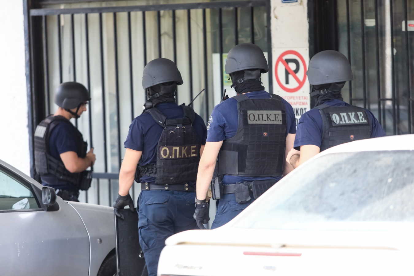 Συναγερμός στο Νέο Κόσμο: Άνδρας ταμπουρώθηκε σε διαμέρισμα [vid]