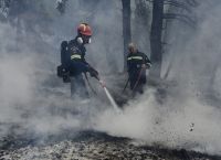 Φωτιά στη Σταμάτα: Μια προσαγωγή – Περιορίστηκε το μέτωπο [vid]