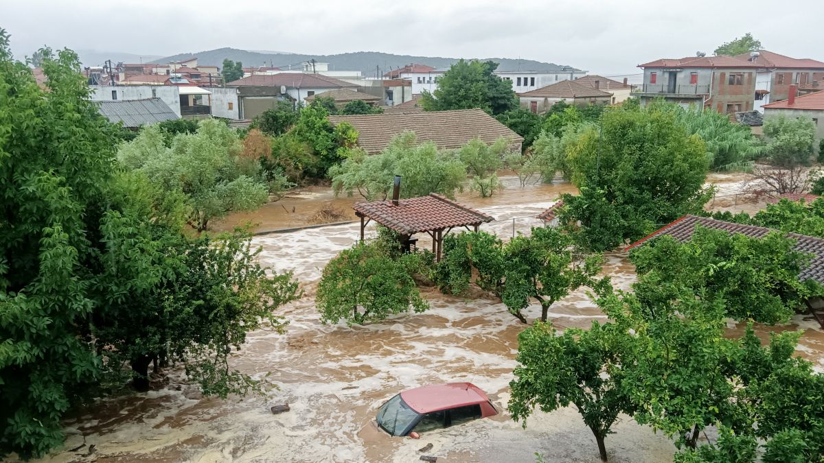 Μαγνησία: Απαγορεύσεις κυκλοφορίας και μπαράζ μηνυμάτων του 112 [vid]