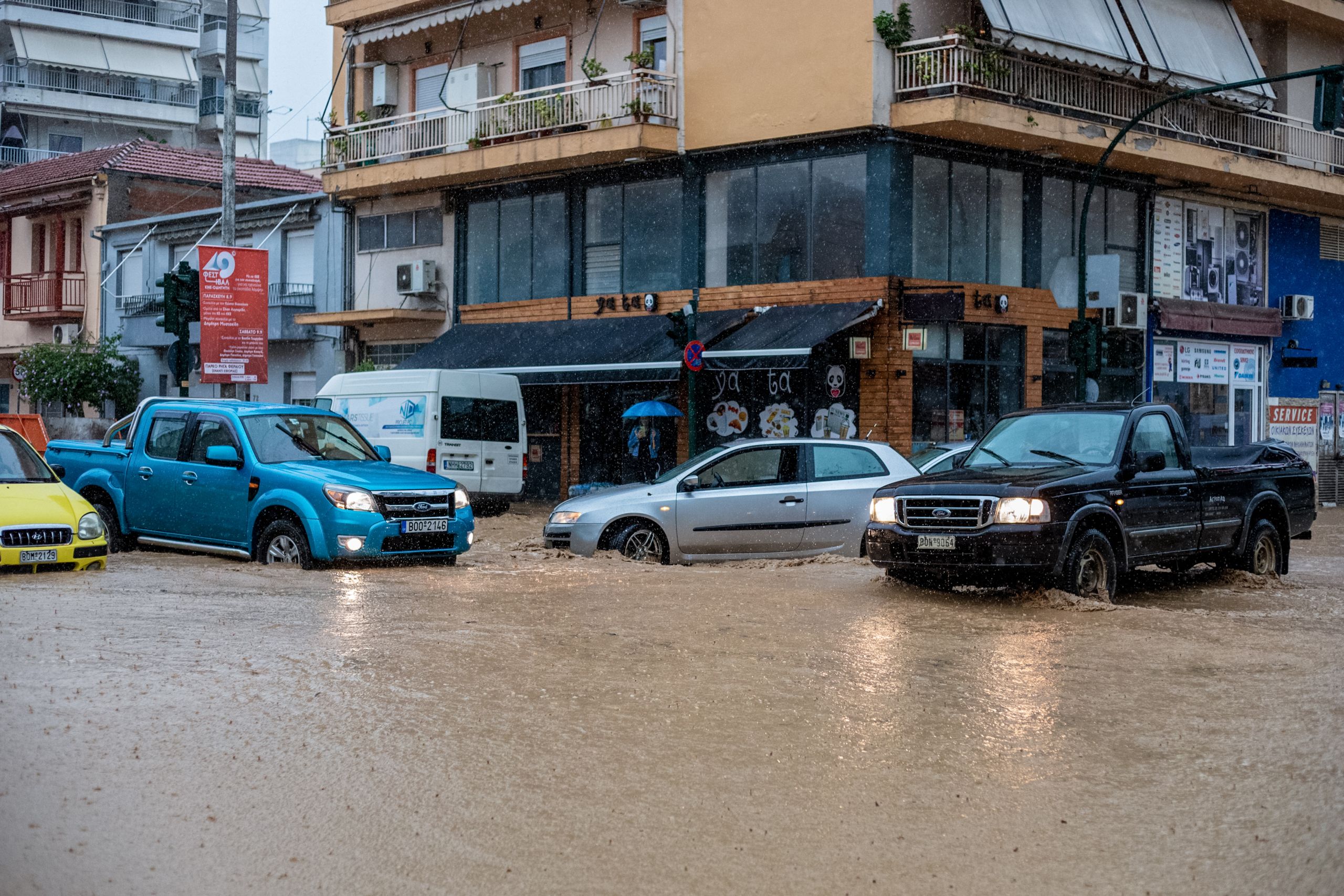 Βιβλική καταστροφή στη Μαγνησία: “Εξαφανίστηκαν” οι δρόμοι στο Βόλο – Ένας νεκρός και ένας αγνοούμενος