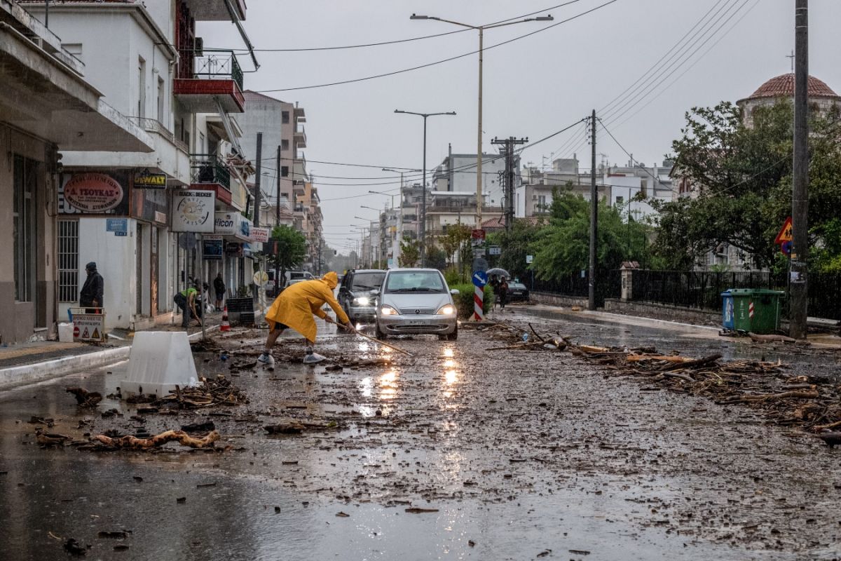 Κακοκαιρία «Daniel»: Στο κόκκινο 6 περιοχές, εστάλησαν μηνύματα 112 [vid]