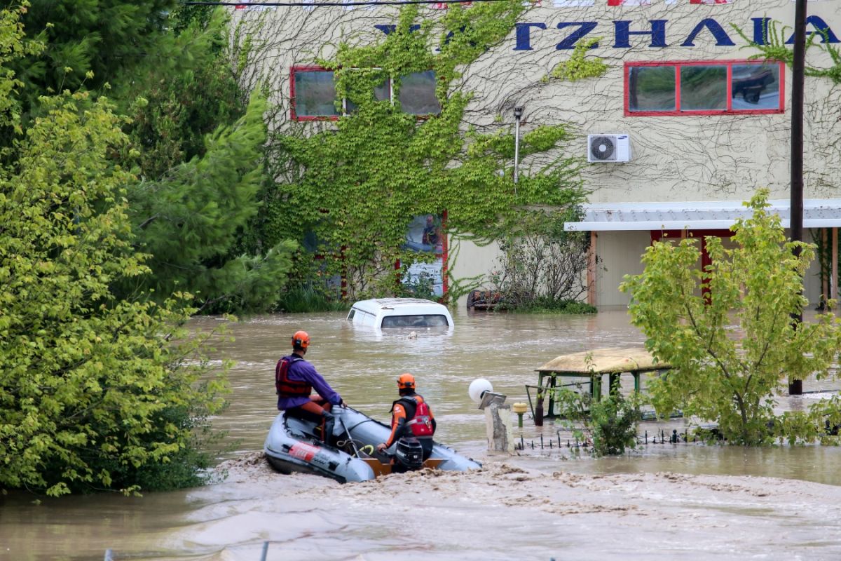 Μαγνησία: «Μάχη» για ένα μπουκάλι νερό στον Βόλο – Πάνω 200.000 άνθρωποι χωρίς ρεύμα [vid]