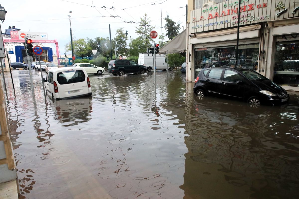4,870 calls to the Fire Department; traffic on Lamia-Katerini highway restored