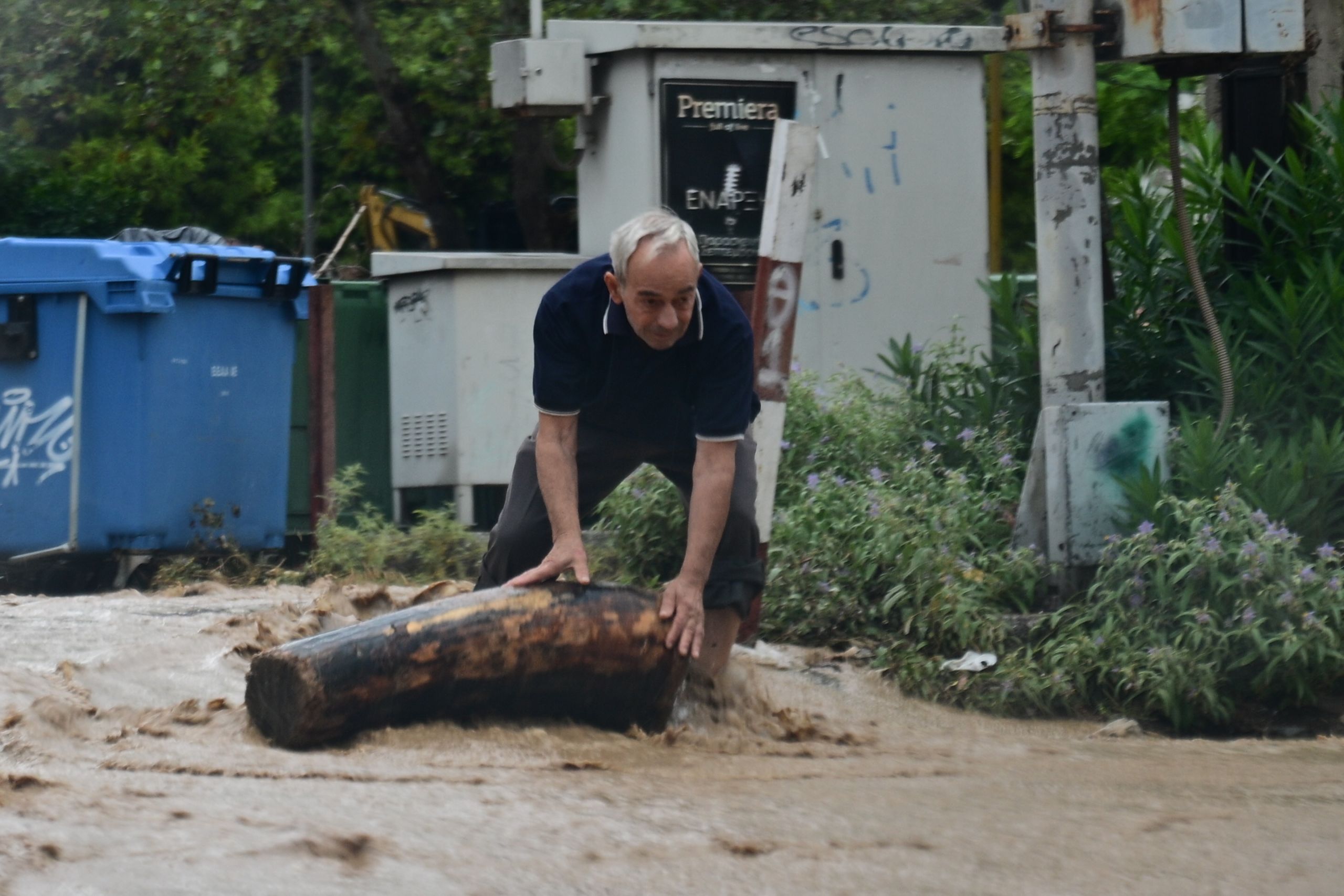Thessaly coping with evacuations, destroyed infrastructure, as Pinios river threatens Larissa