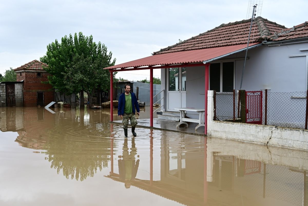 Εκκλήσεις από κατοίκους της Καρδίτσας: «Είμαστε εγκλωβισμένοι από τις 5 τα ξημερώματα» [vid]