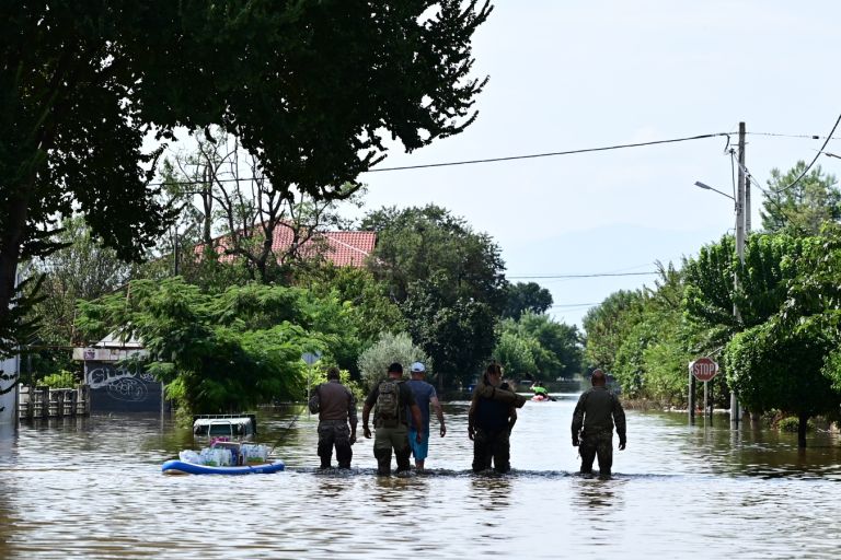 Ειδικοί εκπέμπουν SOS για το μολυσμένο νερό από τις πλημμύρες -Οι ασθένειες που μπορεί να προκληθούν [vid]