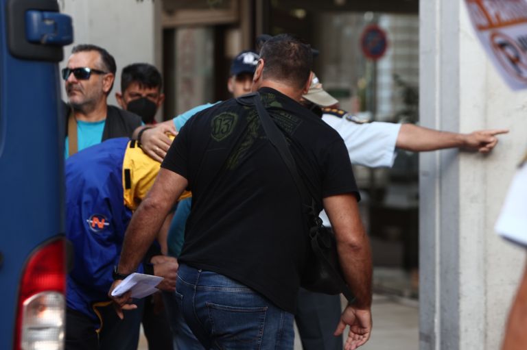 Στην εισαγγελία τα τρία μέλη του πληρώματος του Blue Horizon για τη δολοφονία του 36χρονου Αντώνη [vid]