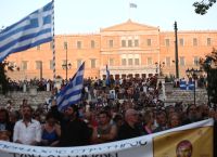 Επεισόδια και προσαγωγές στο Σύνταγμα στο συλλαλητήριο για τις νέες ταυτότητες [vid]