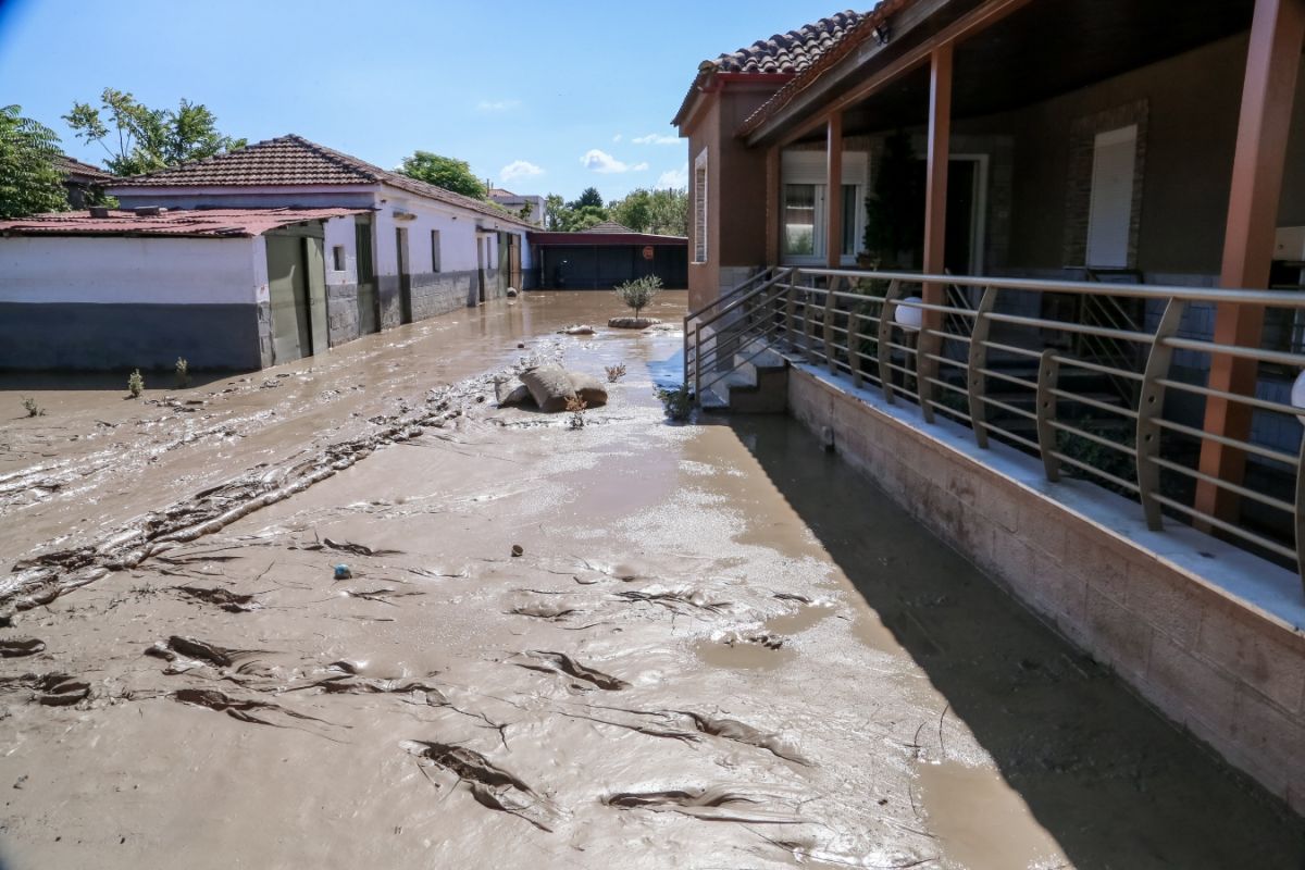 Θεσσαλία: Χάθηκαν στη λάσπη 1.000.000 στρέμματα [vid]